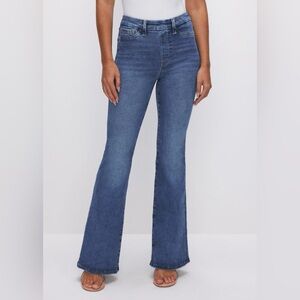 Good American POWER STRETCH PULL-ON FLARE JEANS